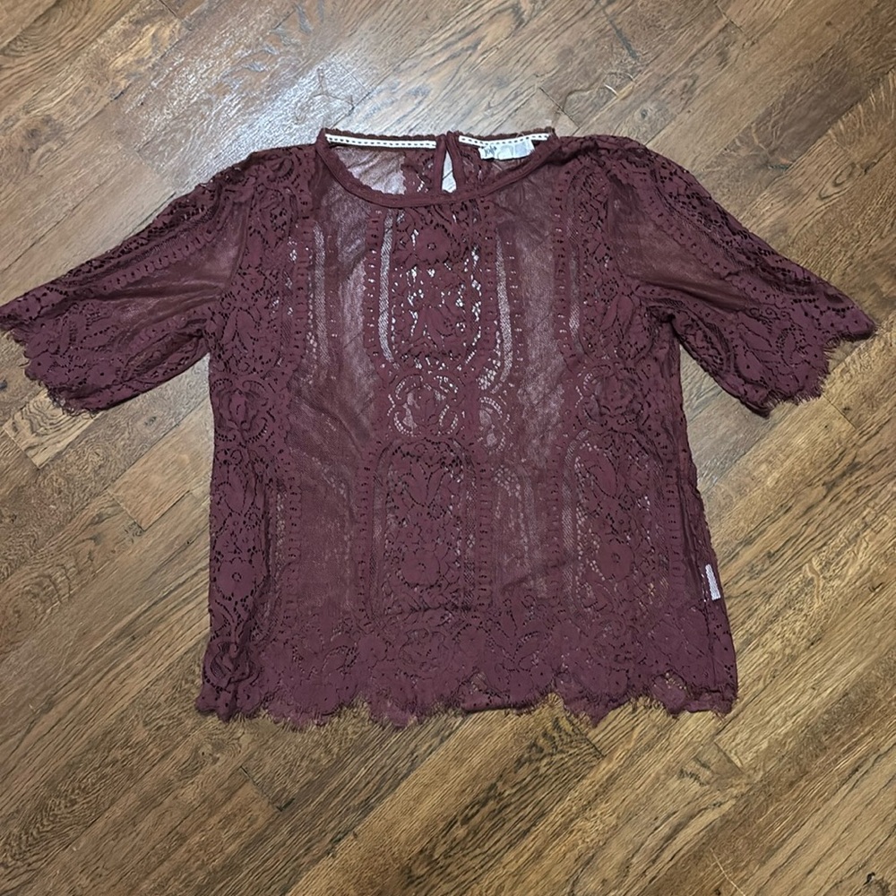 Jolt Women’s Top, Lace See Through Design, Size Medium, Great Condition!